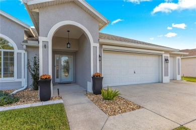 ***ABSOLUTELY WONDERFUL HOME***   You will love this 2 Bed / 2.5 on Ocala Palms Golf and Country Club in Florida - for sale on GolfHomes.com, golf home, golf lot