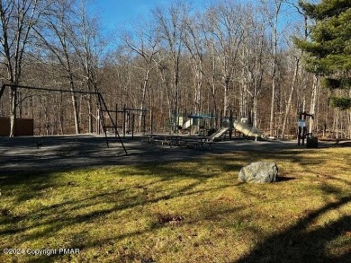 MOTIVATED SELLER. Enjoy this maintenance free lifestyle. Country on Country Club of the Poconos Golf Course in Pennsylvania - for sale on GolfHomes.com, golf home, golf lot