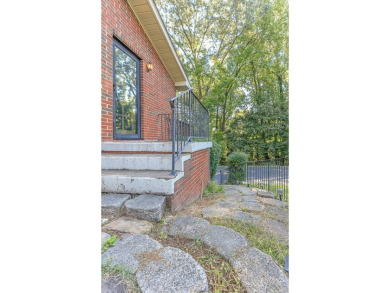 This all brick rancher with a finished basement is only minutes on Concord Golf Club in Tennessee - for sale on GolfHomes.com, golf home, golf lot