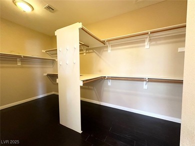 Golf course community, Guard gated. Vault ceiling, travertine on Rhodes Ranch Golf Club in Nevada - for sale on GolfHomes.com, golf home, golf lot