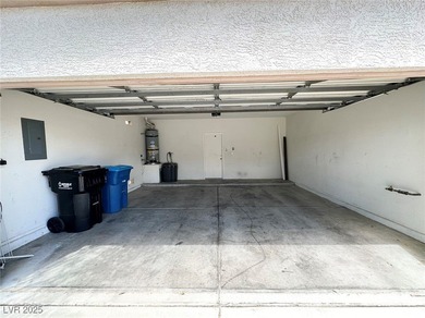 Golf course community, Guard gated. Vault ceiling, travertine on Rhodes Ranch Golf Club in Nevada - for sale on GolfHomes.com, golf home, golf lot
