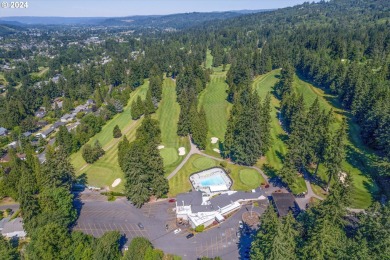 Calling all golfers and anyone looking for a beautiful condo in on Longview Country Club in Washington - for sale on GolfHomes.com, golf home, golf lot