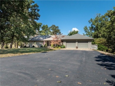 This spacious and inviting home, perfect for entertaining, sits on Indian Rock Golf Club in Missouri - for sale on GolfHomes.com, golf home, golf lot