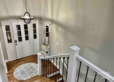 Recently renovated townhome with a bright, modern and open floor on Rumbling Bald Resort on Lake Lure in North Carolina - for sale on GolfHomes.com, golf home, golf lot