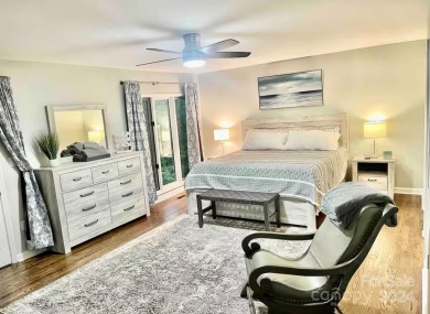 Recently renovated townhome with a bright, modern and open floor on Rumbling Bald Resort on Lake Lure in North Carolina - for sale on GolfHomes.com, golf home, golf lot
