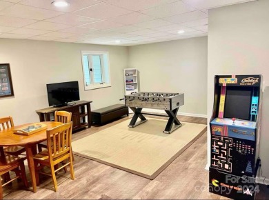 Recently renovated townhome with a bright, modern and open floor on Rumbling Bald Resort on Lake Lure in North Carolina - for sale on GolfHomes.com, golf home, golf lot