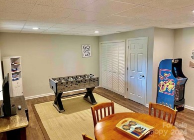 Recently renovated townhome with a bright, modern and open floor on Rumbling Bald Resort on Lake Lure in North Carolina - for sale on GolfHomes.com, golf home, golf lot