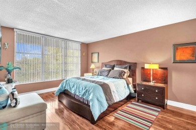 Welcome to this charming, fully furnished 1-bedroom, 1.5-bath on Palm-Aire Country Club and Resort - The Oaks in Florida - for sale on GolfHomes.com, golf home, golf lot