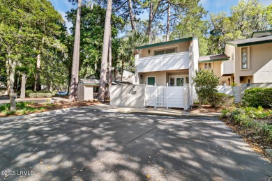 Beautifully updated 2BR end-unit townhome in one of Sea Pines' on Harbour Town Golf Links in South Carolina - for sale on GolfHomes.com, golf home, golf lot