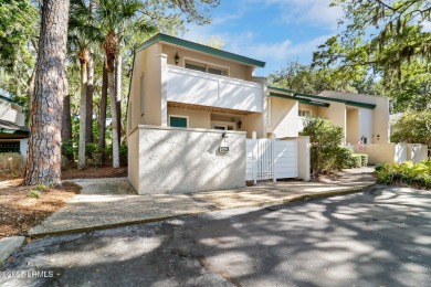 Beautifully updated 2BR end-unit townhome in one of Sea Pines' on Harbour Town Golf Links in South Carolina - for sale on GolfHomes.com, golf home, golf lot