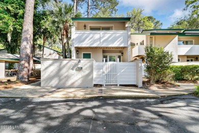 Beautifully updated 2BR end-unit townhome in one of Sea Pines' on Harbour Town Golf Links in South Carolina - for sale on GolfHomes.com, golf home, golf lot