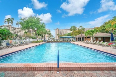 Welcome to this charming, fully furnished 1-bedroom, 1.5-bath on Palm-Aire Country Club and Resort - The Oaks in Florida - for sale on GolfHomes.com, golf home, golf lot