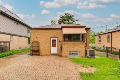 A rare opportunity to own a home in a City with a suburban on Edgebrook Golf Course in Illinois - for sale on GolfHomes.com, golf home, golf lot