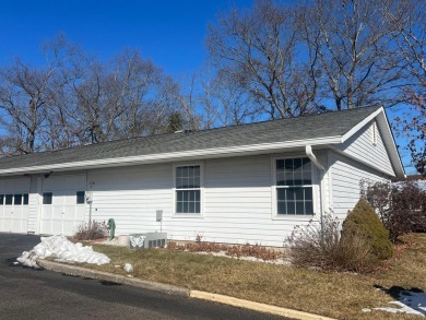 Lovely Oakmont, bright and sunny. This condo features updated on Leisure Village Golf Course in New York - for sale on GolfHomes.com, golf home, golf lot