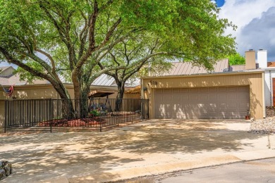 This 3 bedroom 3 bath townhome is perfectly situated right on on Riverhill Country Club in Texas - for sale on GolfHomes.com, golf home, golf lot