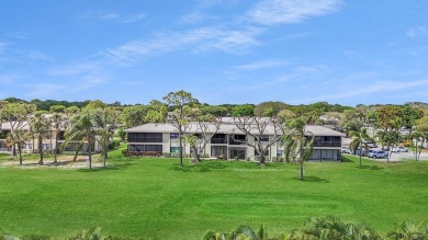 Welcome to this bright and spacious 2-bedroom, 2-bath condo on Hunters Run Golf and Country Club in Florida - for sale on GolfHomes.com, golf home, golf lot