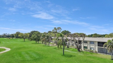 Welcome to this bright and spacious 2-bedroom, 2-bath condo on Hunters Run Golf and Country Club in Florida - for sale on GolfHomes.com, golf home, golf lot