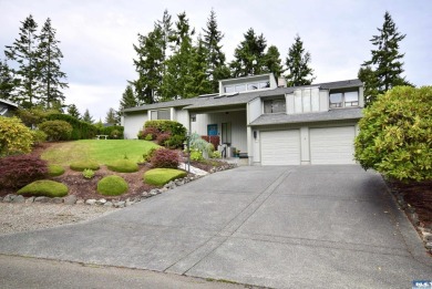Stunning, contemporary house in Sunland, on premier lot with on SunLand Golf and Country Club in Washington - for sale on GolfHomes.com, golf home, golf lot