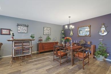 Bright and spacious top-floor 3 bedroom, 2 bath condo in the on Twin Lakes Golf Course in Illinois - for sale on GolfHomes.com, golf home, golf lot