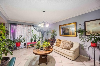 This charming 3-bedroom, 2.5-bathroom townhouse is located in on Sara Bay Country Club in Florida - for sale on GolfHomes.com, golf home, golf lot