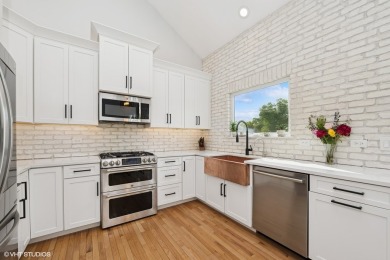 Looking for a home where you can *just move in*? Look no further on Lakemoor Golf Course in Illinois - for sale on GolfHomes.com, golf home, golf lot