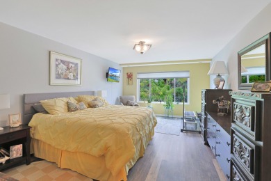 Bright and spacious top-floor 3 bedroom, 2 bath condo in the on Twin Lakes Golf Course in Illinois - for sale on GolfHomes.com, golf home, golf lot