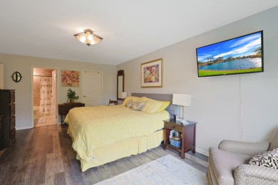 Bright and spacious top-floor 3 bedroom, 2 bath condo in the on Twin Lakes Golf Course in Illinois - for sale on GolfHomes.com, golf home, golf lot