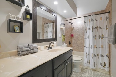Bright and spacious top-floor 3 bedroom, 2 bath condo in the on Twin Lakes Golf Course in Illinois - for sale on GolfHomes.com, golf home, golf lot