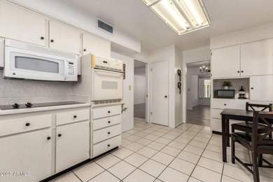 Recently painted, updated and back for sale! Charming 3-bed on Sun City Lakes West and East in Arizona - for sale on GolfHomes.com, golf home, golf lot