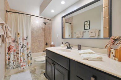 Bright and spacious top-floor 3 bedroom, 2 bath condo in the on Twin Lakes Golf Course in Illinois - for sale on GolfHomes.com, golf home, golf lot