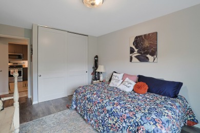 Bright and spacious top-floor 3 bedroom, 2 bath condo in the on Twin Lakes Golf Course in Illinois - for sale on GolfHomes.com, golf home, golf lot