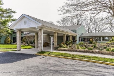 Move in ready 2 bedroom 2 bath upper level unit with views of on Shadow Lake Village in New Jersey - for sale on GolfHomes.com, golf home, golf lot