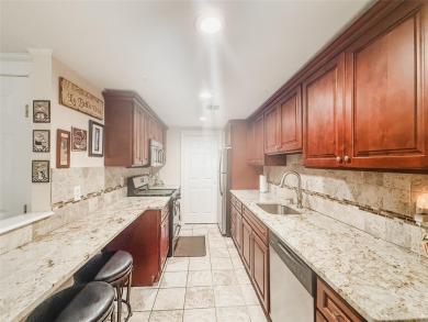 Edgewood corner unit in the desirable Blue Ridge community! This on Blue Ridge Golf Club in New York - for sale on GolfHomes.com, golf home, golf lot