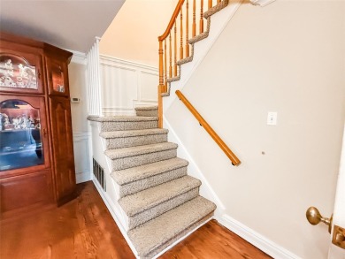 Edgewood corner unit in the desirable Blue Ridge community! This on Blue Ridge Golf Club in New York - for sale on GolfHomes.com, golf home, golf lot