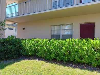 Great opportunity in Vista Gardens with PLENTY of benefits: on Vero Beach South Golf Course in Florida - for sale on GolfHomes.com, golf home, golf lot