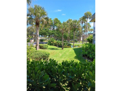 Great opportunity in Vista Gardens with PLENTY of benefits: on Vero Beach South Golf Course in Florida - for sale on GolfHomes.com, golf home, golf lot