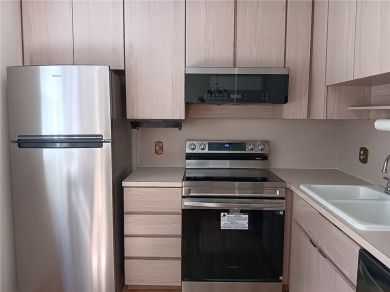 Great opportunity in Vista Gardens with PLENTY of benefits: on Vero Beach South Golf Course in Florida - for sale on GolfHomes.com, golf home, golf lot