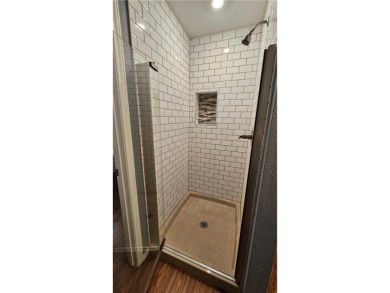 Single level, 3bed/2bath townhouse with 2 parking spaces that is on Bella Vista Country Club - Berksdale in Arkansas - for sale on GolfHomes.com, golf home, golf lot