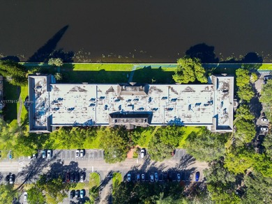 This well-positioned condo offers versatile living with on Inverrary Country Club in Florida - for sale on GolfHomes.com, golf home, golf lot