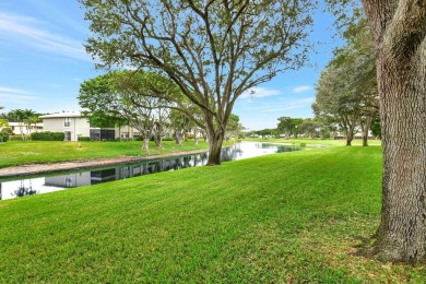 Welcome to this spacious and elegant 2-bedroom, 2.5-bathroom on Hunters Run Golf and Country Club in Florida - for sale on GolfHomes.com, golf home, golf lot