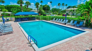 Welcome to this spacious and elegant 2-bedroom, 2.5-bathroom on Hunters Run Golf and Country Club in Florida - for sale on GolfHomes.com, golf home, golf lot