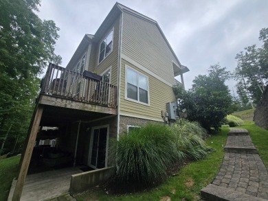 Must see this extraordinary townhouse located in the highly on Glade Springs Resort Golf Course in West Virginia - for sale on GolfHomes.com, golf home, golf lot