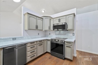 Beautifully maintained single-level home with versatile upstairs on Lakeview Golf Club in Idaho - for sale on GolfHomes.com, golf home, golf lot