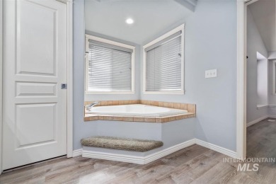 Beautifully maintained single-level home with versatile upstairs on Lakeview Golf Club in Idaho - for sale on GolfHomes.com, golf home, golf lot