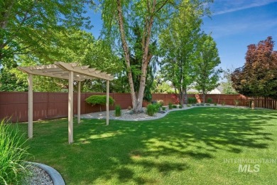 Beautifully maintained single-level home with versatile upstairs on Lakeview Golf Club in Idaho - for sale on GolfHomes.com, golf home, golf lot