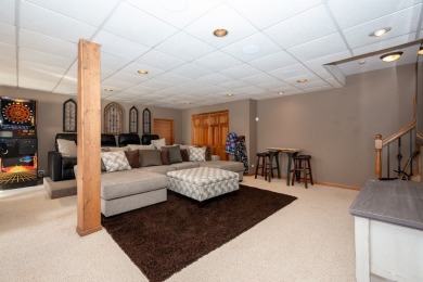 New carpet, PLEASE REMOVE SHOES! This home has been extremely on Antioch Golf Club in Illinois - for sale on GolfHomes.com, golf home, golf lot