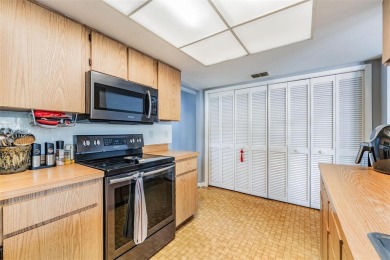 Welcome to 5540 Applegate Dr, Spring Hill, FL 34606--a on Oak Hills Country Club in Florida - for sale on GolfHomes.com, golf home, golf lot