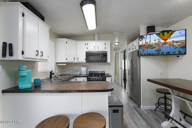 Located on Lease land. This desirable Park model unit offers on London Bridge Golf Course in Arizona - for sale on GolfHomes.com, golf home, golf lot