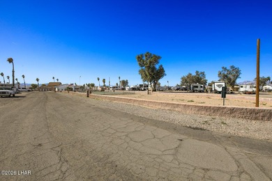 Located on Lease land. This desirable Park model unit offers on London Bridge Golf Course in Arizona - for sale on GolfHomes.com, golf home, golf lot