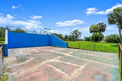 ***Motivated Seller*** Discover this end-unit 2-bedroom, 2-bath on The Club At Pelican Bay - North Course in Florida - for sale on GolfHomes.com, golf home, golf lot